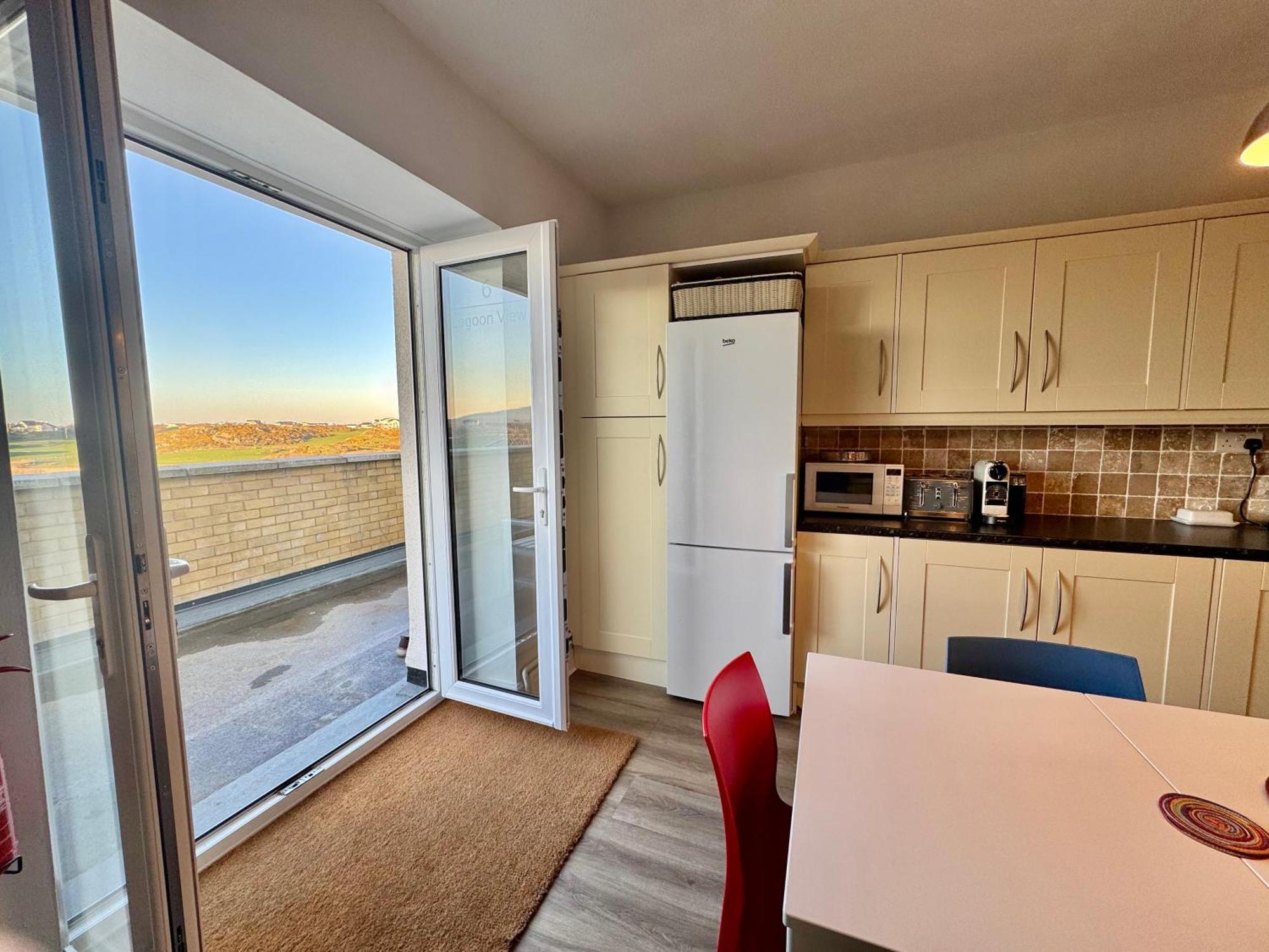 Lagoon View - Sea View- Pet Friendly - 2 Bed Apt - En-Suite Trearddur Kültér fotó