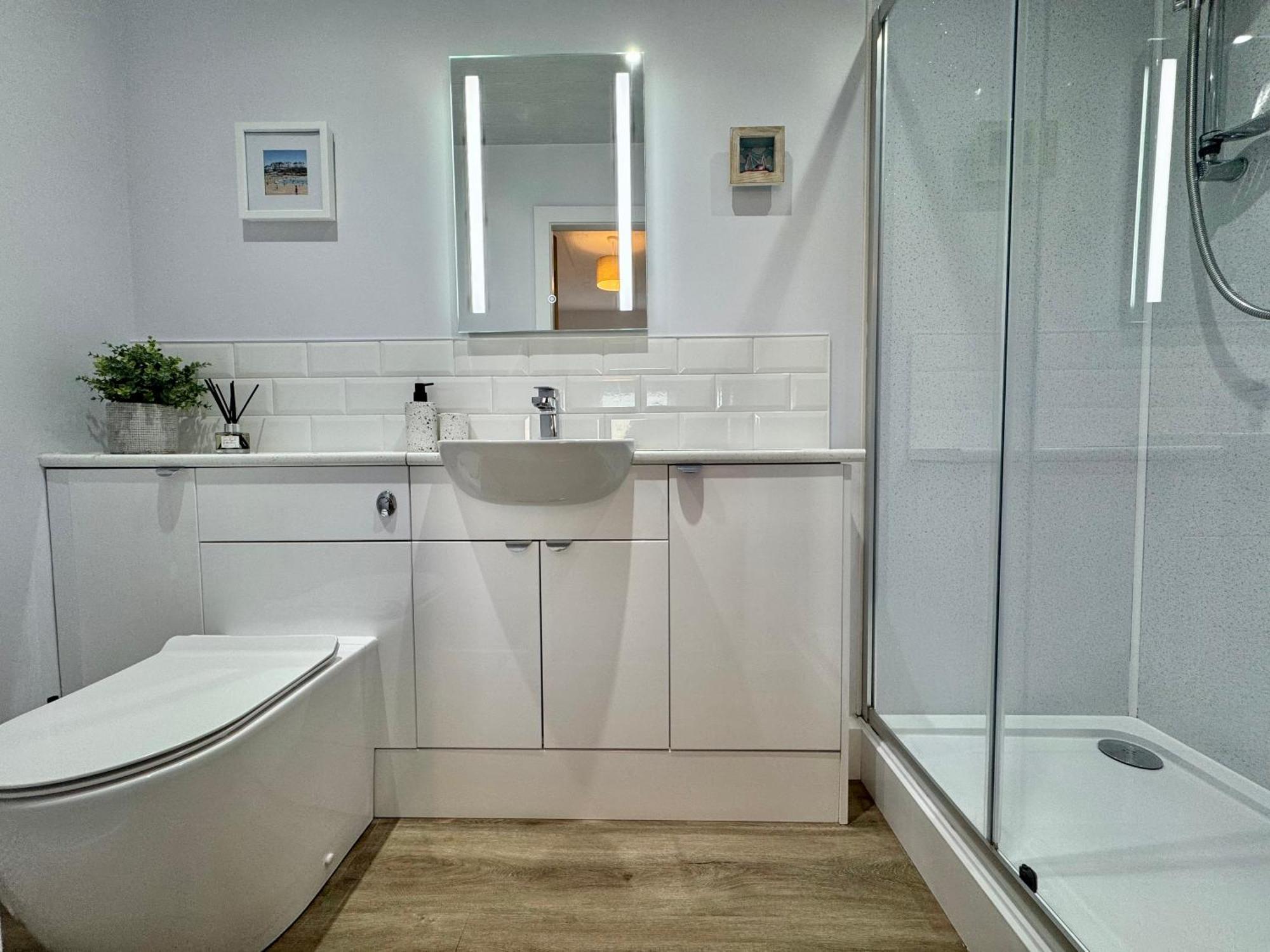 Lagoon View - Sea View- Pet Friendly - 2 Bed Apt - En-Suite Trearddur Kültér fotó